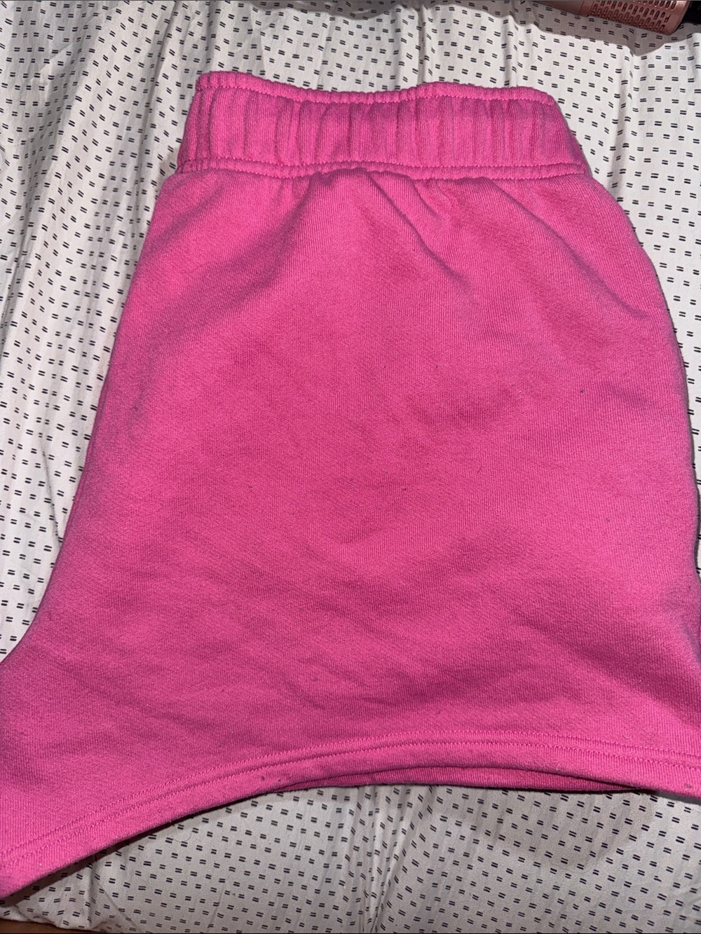 Alo Athletic Shorts in Pink Size medium fairly